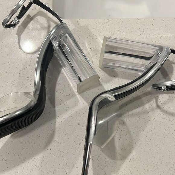Zara • Silver wide heel vinyl sandals - Picture 7 of 10